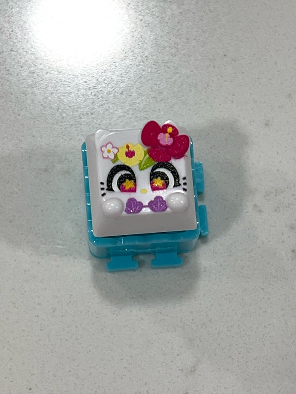Hello Kitty Clickeez - Hello Kitty Sunny Paradise .HULA-KITTY. Series 1